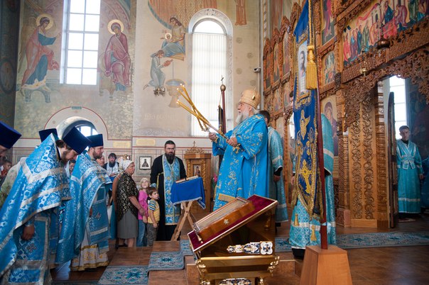 Престольный праздник в храме Федоровской иконы Божьей Матери.