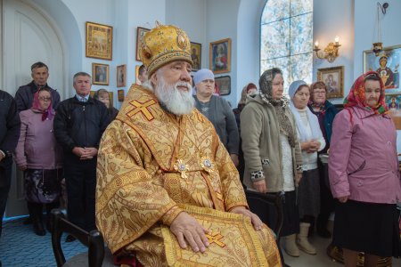 Божественная литургия в новом построенном храме в честь Казанской иконы Божьей Матери