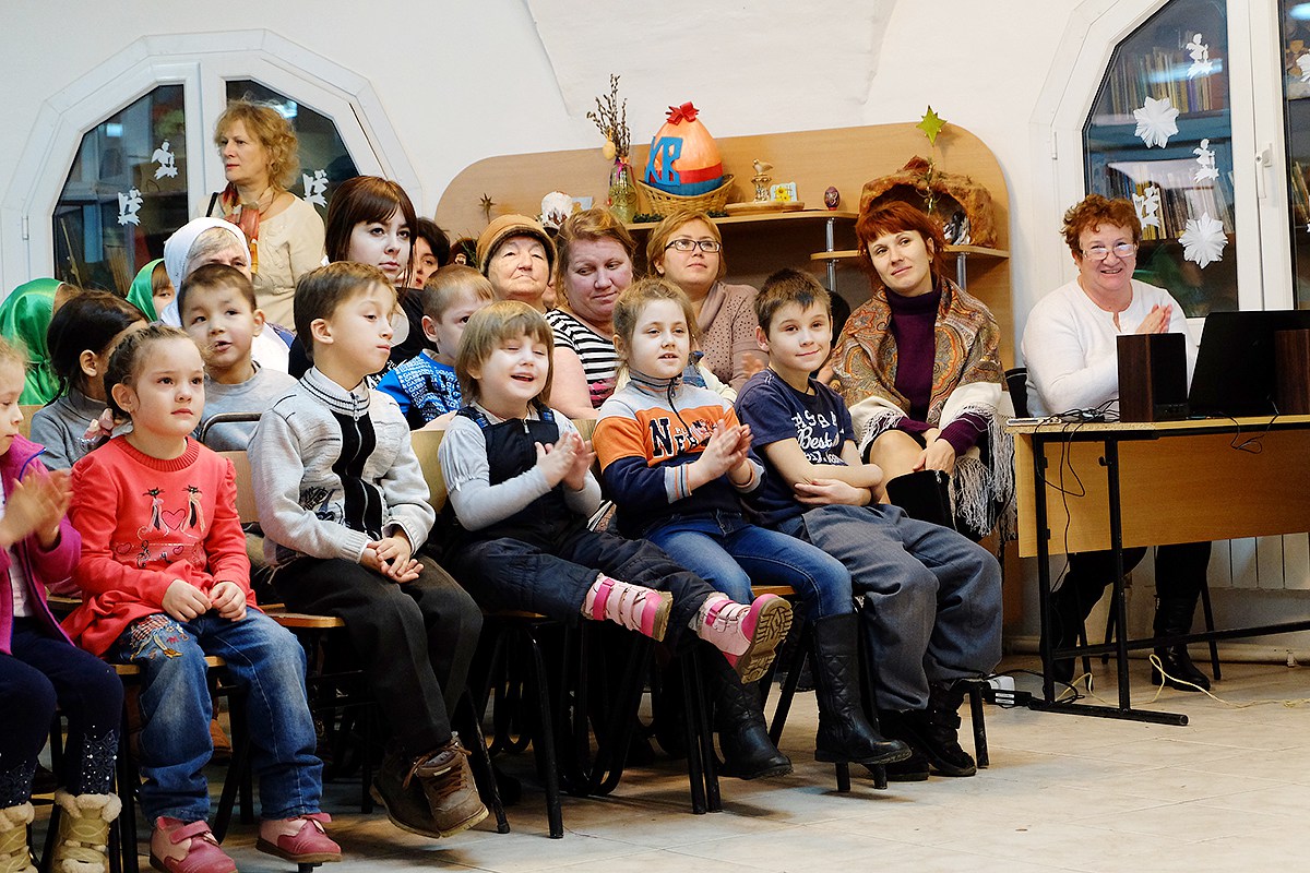 Детский праздник в Успенском соборе собрал ребят с особенностями развития