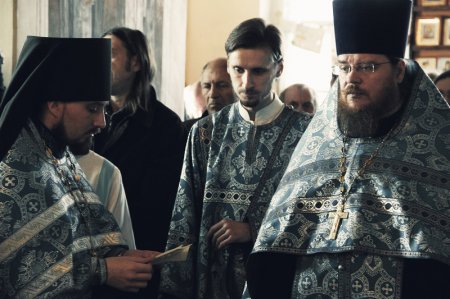 В Никольском надвратном храме Кремля совершена Божественная литургия