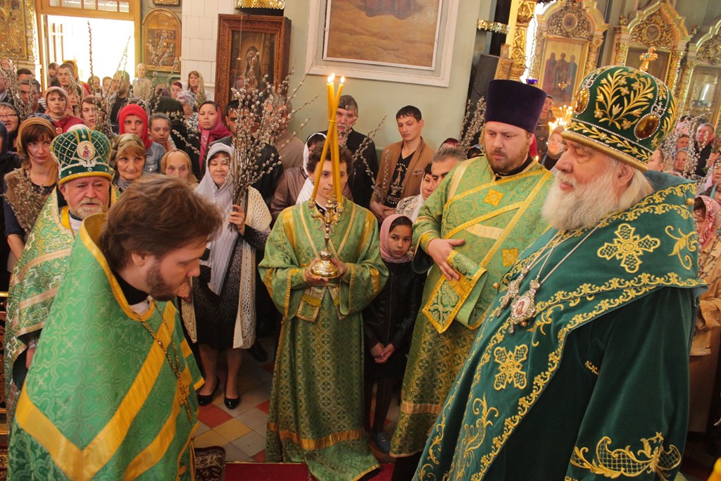 Митрополит Иона наградил клириков Астраханской епархии