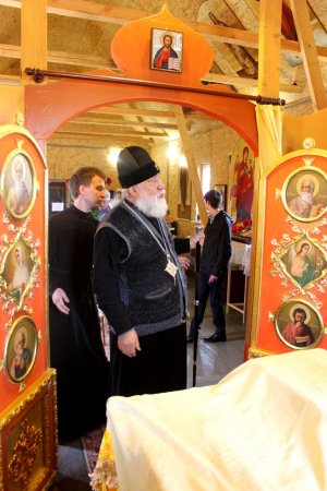 Митрополит Астраханский и Камызякский Иона посетил строящийся храм в Военном городке Астрахани