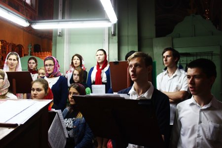 Молодежная литургия состоялась в Покровском кафедральном соборе