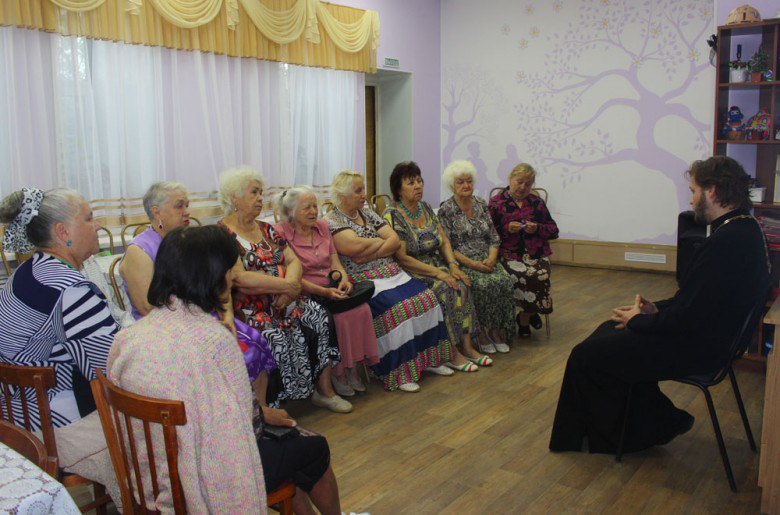 Встречи представителей православного духовенства с пожилыми людьми