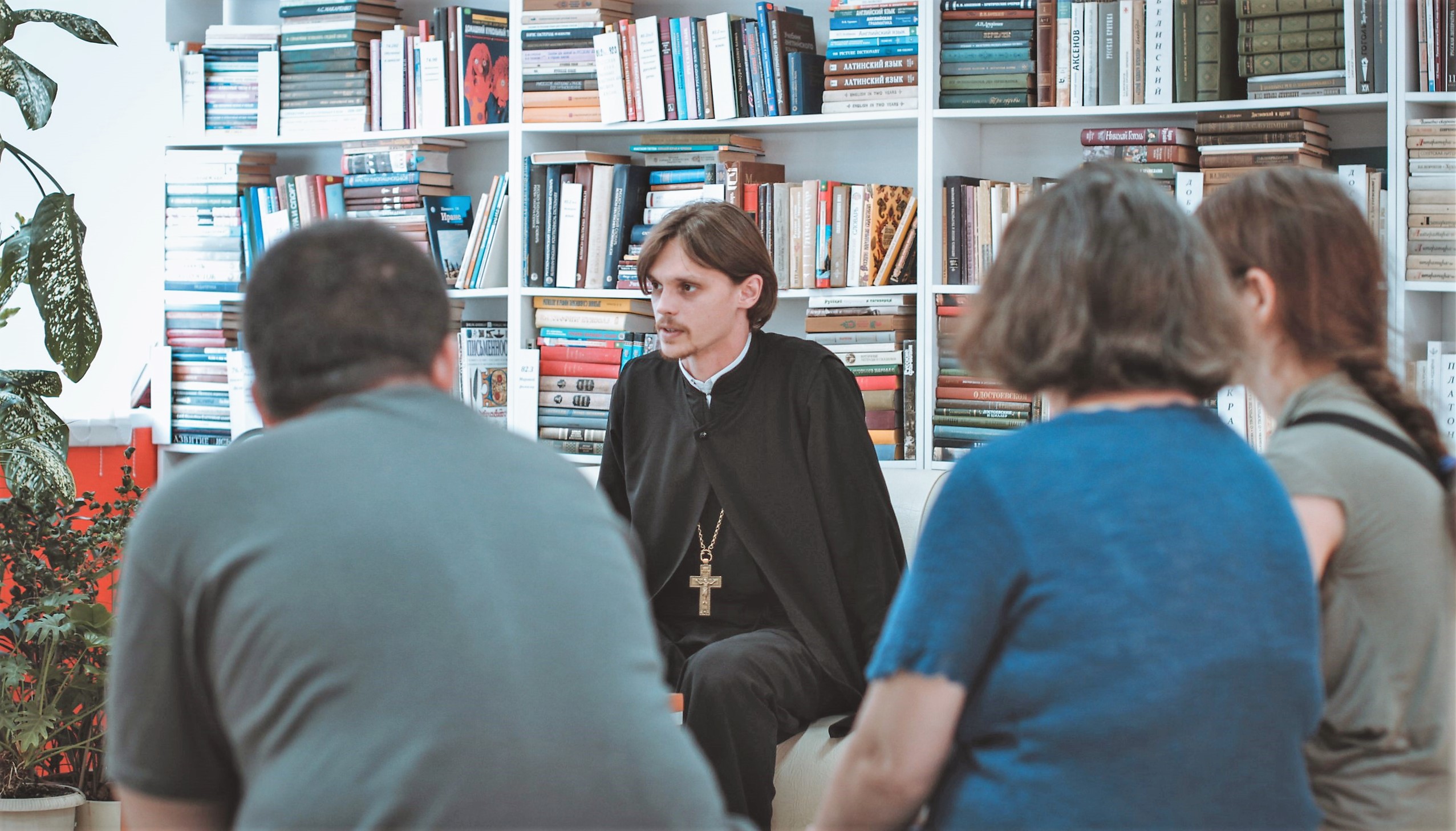Встреча священника с молодежью на базе Православного информационно-религиозного центра