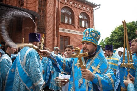 Божественная Литургия архиерейским чином в праздник Казанской иконы Божией Матери