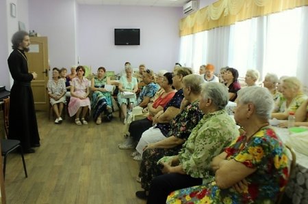 Встречи представителей православного духовенства епархии с пожилыми людьми продолжаются