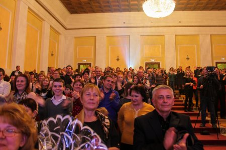 В Астрахани прошел юбилейный концерт православного казачьего ансамбля "Казаченька"