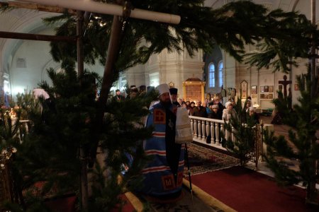 Архиерейское богослужение во Владимирском храме