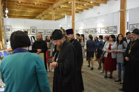 Митрополит Никон посетил выставку «Духовное наследие»