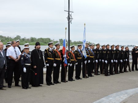 В Астрахани установили памятные плиты погибшим кораблям в годы Великой Отечественной войны