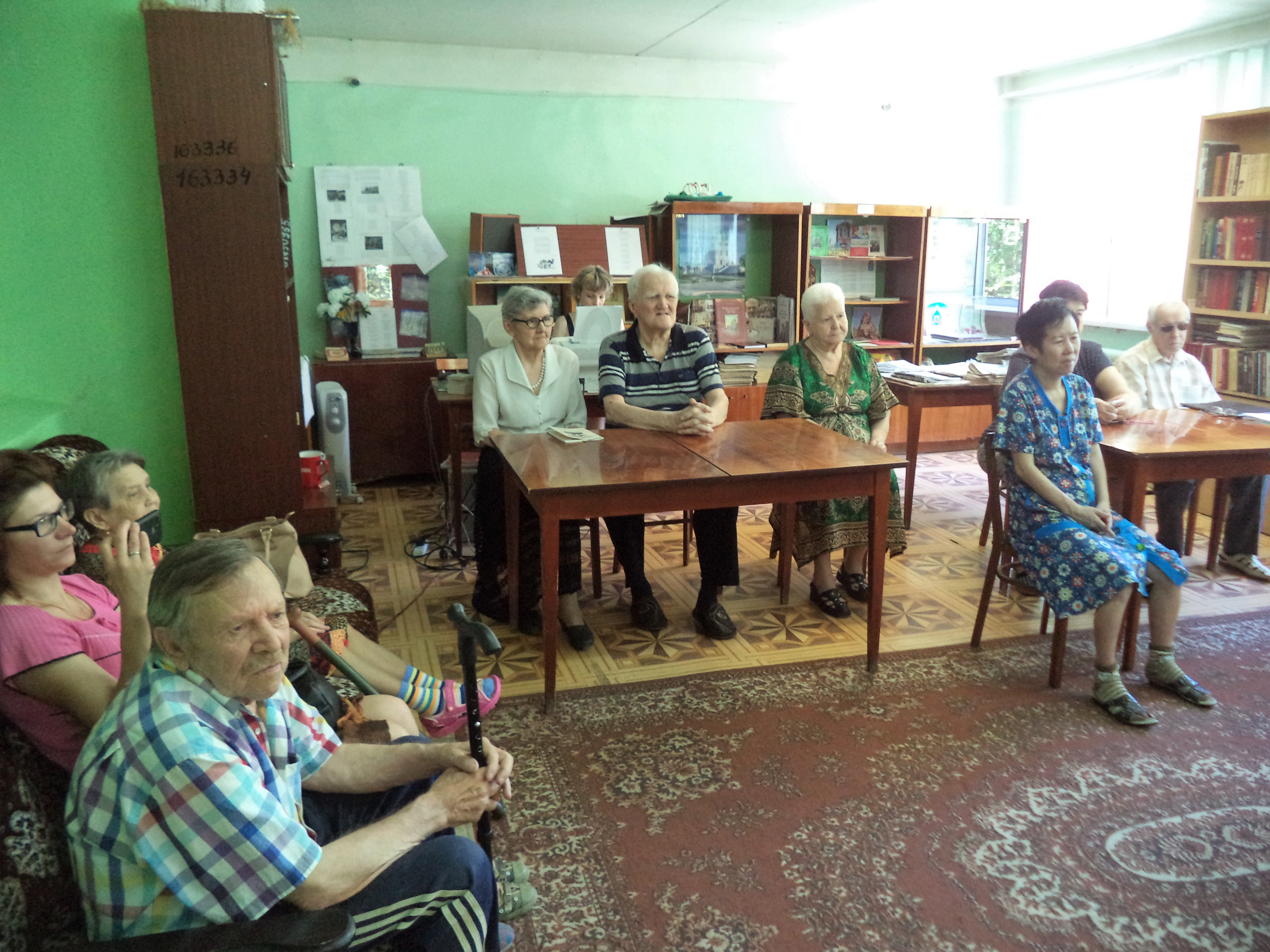Астраханская епархия подарила интернату для престарелых православную литературу