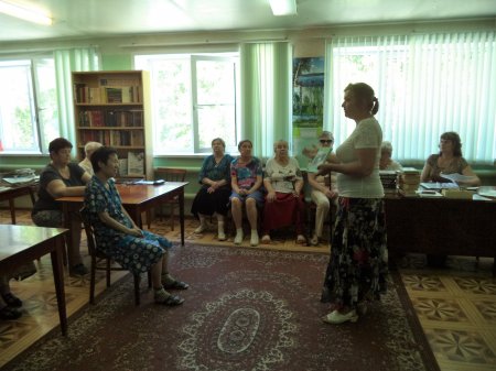 Астраханская епархия подарила интернату для престарелых православную литературу