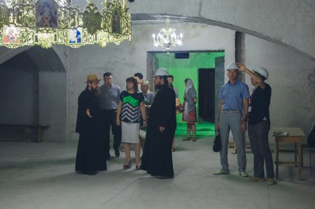 Очередной рабочий визит митрополита Никона в храм в честь Святой Живоначальной Троицы
