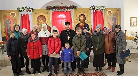 26 ноября в России отмечается День матери. Посвященные этому дню праздничные мероприятия прошли в Астраханской епархии