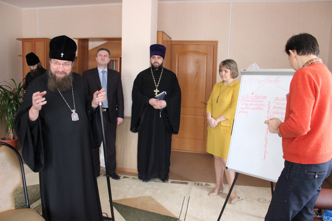 9 января 2018 года митрополит Астраханский и Камызякский Никон посетил Кризисный центр помощи женщинам