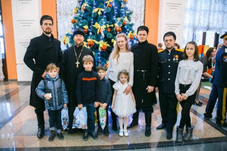 Митрополит Астраханский и Камызякский Никон посетил Атаманскую Рождественскую елку