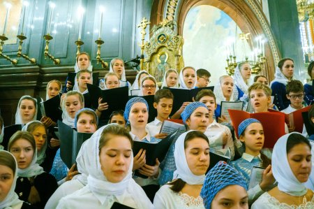 Юные клирошане Астрахани на Патриаршей Литургии в Москве