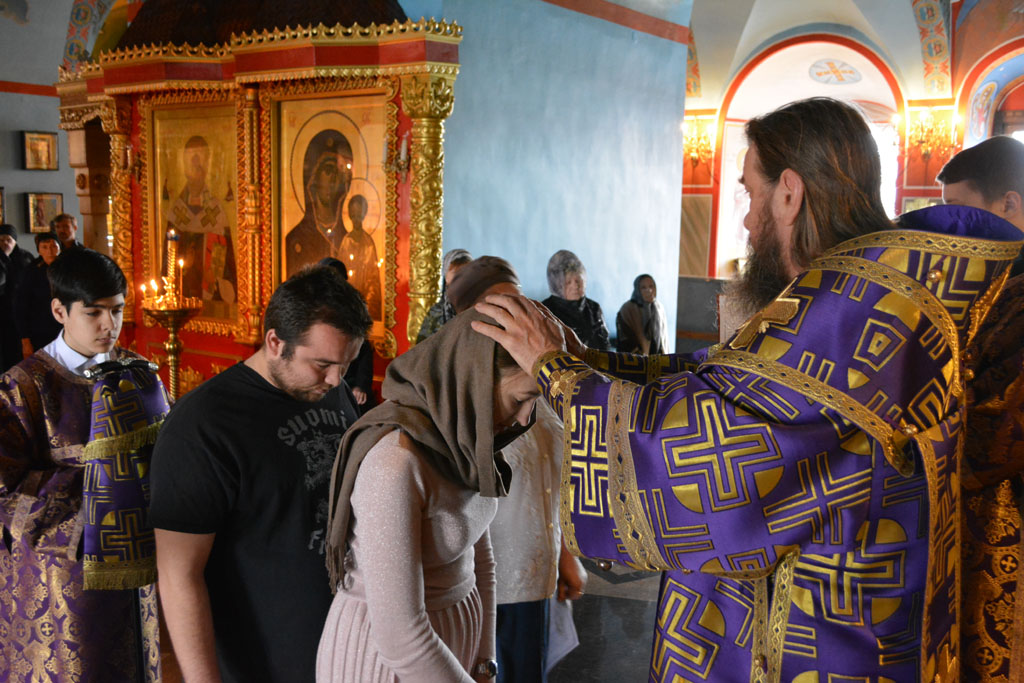 Митрополит Никон совершил чин присоединения к Православной Церкви временно отпавших от нее людей