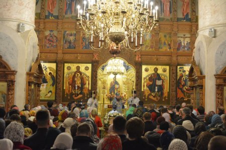 Праздник Светлого Христова Воскресения в Успенском кафедральном соборе г. Астрахани