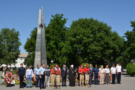 Возложение венков к мемориалам воинской славы Астрахани