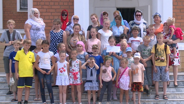 В Астрахани благотворительную акцию провела общественная организация "Поможем детям"