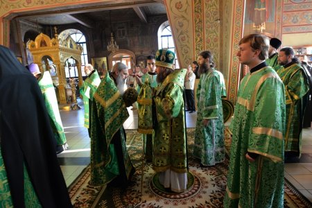 Богослужение в Черниговском скиту Свято-Троицкой Сергиевой Лавры