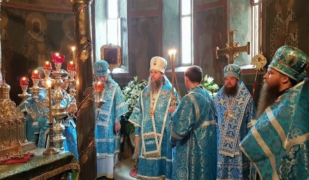 Архиерейское богослужение  Свято-Троицкой Сергиевой Лавре