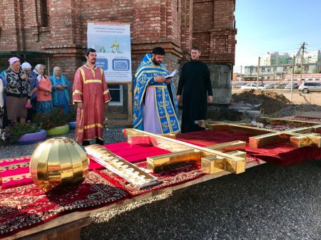 Освящение купольных крестов и куполов в храмах Астраханской епархии