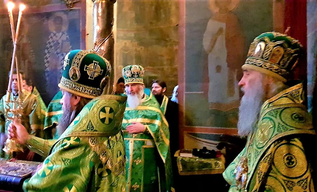 Архиерейское богослужение в Свято-Троицкой Сергиевой лавре