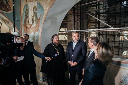 Врио губернатора Астраханской области Сергей Морозов посетил храм Святой Живоначальной Троицы