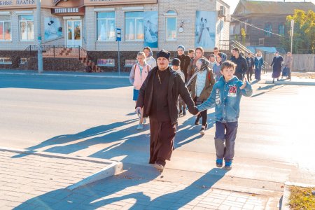 Воспитанники Центра "БоголепЪ" совершили пешее паломничество по местам памяти новомучеников Астраханских
