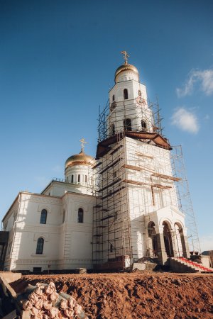Официальные лица посетили Свято-Троицкий храм