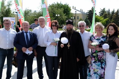 Социальная ярмарка и «Белый цветок» в Астрахани