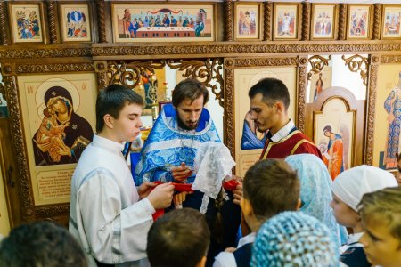 В домовом храме основной школы Православной гимназии была совершена первая Божественная литургия