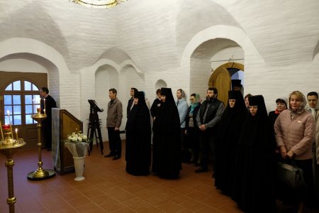 Первая литургия в домовом храме Архиерейских палат Астраханского кремля