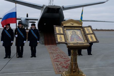 В Астрахань прибыла икона небесного покровителя ВКС и ВДВ России