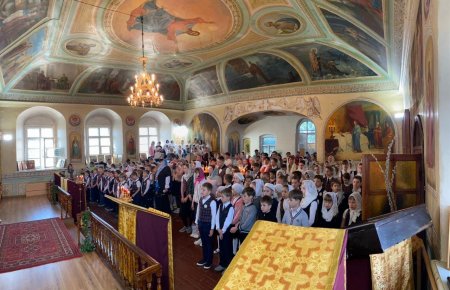 Праздничная литургия в Православной гимназии Астрахани