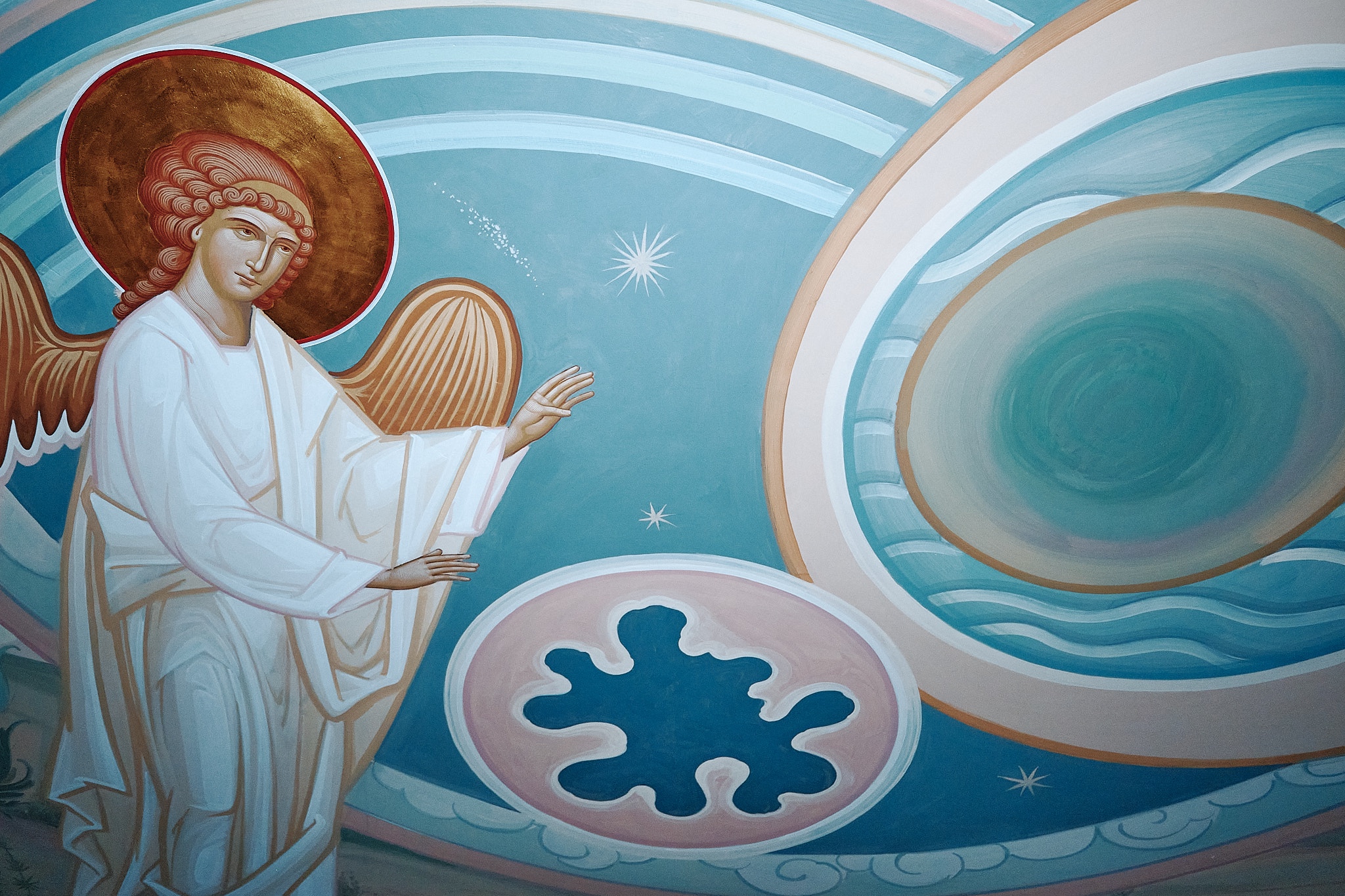 Видеосюжет телеканала «Астрахань-24»: Палехские художники продолжают расписывать уникальный Астраханский храм в честь Святой Живоначальной Троицы