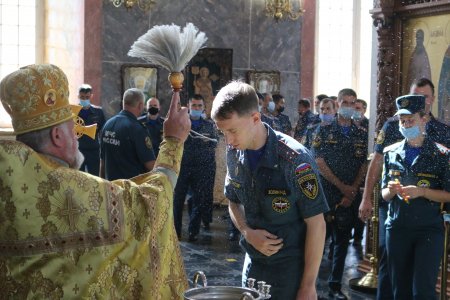 В Успенском кафедральном соборе был совершен молебен для сотрудников МЧС Астраханской области