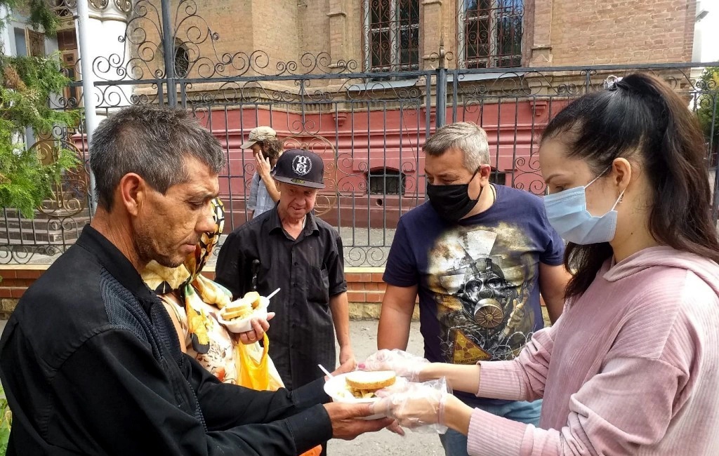 Социальные службы Астраханской епархии продолжают оказывать разностороннюю помощь людям, попавшим в трудную жизненную ситуацию