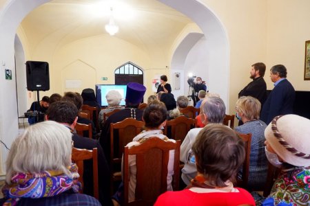 В Астраханской областной научной библиотеке состоялось открытие фотовыставки, приуроченной к 100-летию изъятия церковных ценностей в Астраханском крае