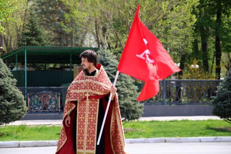 24 апреля 2022 года, в день Светлого Христова Воскресения, в Астрахани был совершен автомобильный крестный ход