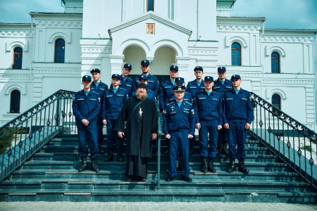 Военнослужащие ВКС посетили храм Святой Живоначальной Троицы в Астрахани