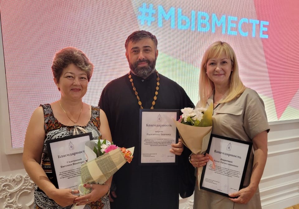 В Астрахани наградили добровольцев, оказывающих помощь жителям Донбасса и Луганска