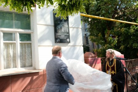 В Астрахани на месте Входоиерусалимской церкви установили мемориальную доску