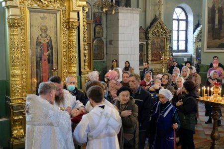 Божественная литургия в день праздника Собора Архистратига Михаила и прочих Небесных Сил бесплотных