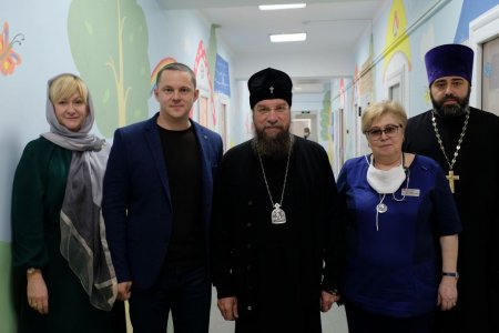Митрополит Никон посетил детскую больницу