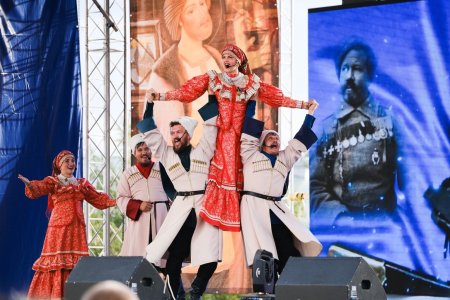 Астраханский праздник в День семьи, любви и верности
