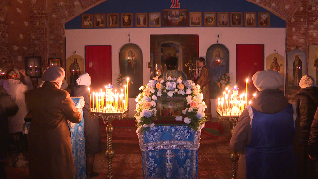 Астраханские верующие празднуют Введение во храм Пресвятой Богородицы